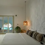 Luxury 4* ثيرا