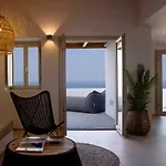 Luxury 4* ثيرا