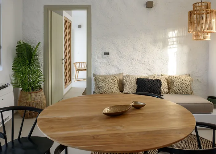 Luxury Bed & Breakfast Fira (Santorini)