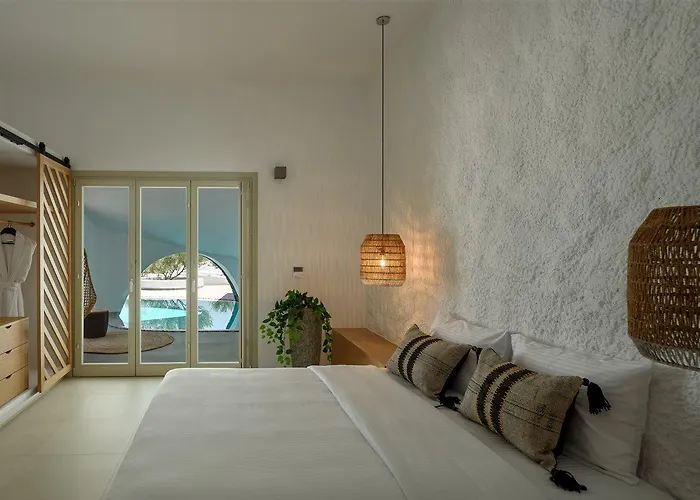 Luxury 4* Fira (Santorini)